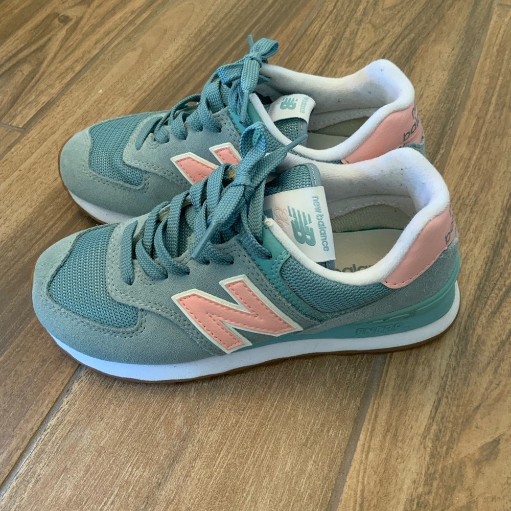 New Balance 574 Sneakers in Blue and Pink - Picture 2 of 8
